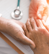 Artrite reumatoide: entenda quais as causas, sintomas da doença e qual o tratamento indicado para cada caso