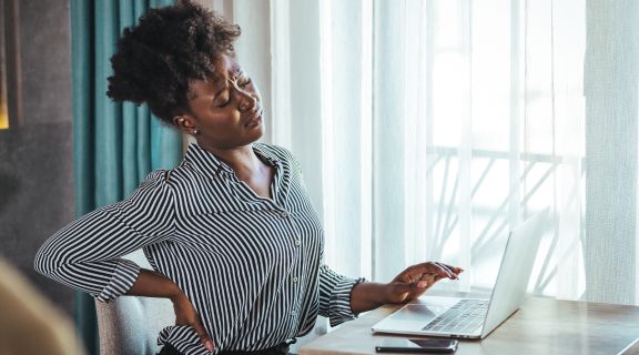 Dor nas costas: causas mais frequentes e como aliviar