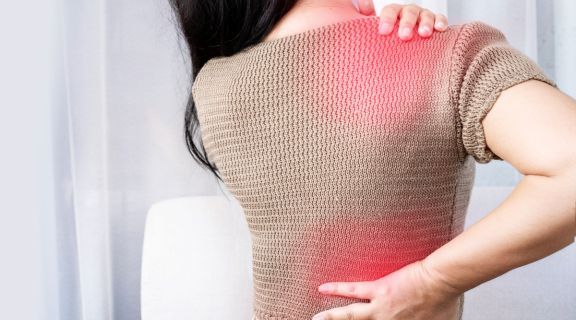   Dor nas costas no lado direito superior: o que pode ser e quando procurar ajuda
