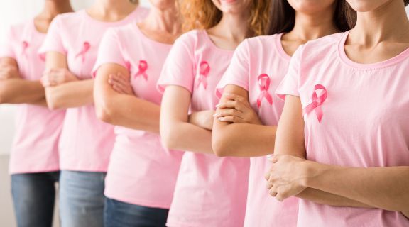 O que causa câncer de mama em jovens? Veja os principais fatores
