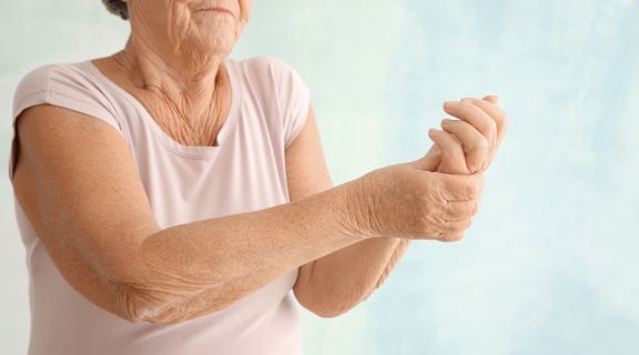 Artrose nas mãos: entenda o que é, quais os sintomas e formas de tratamento