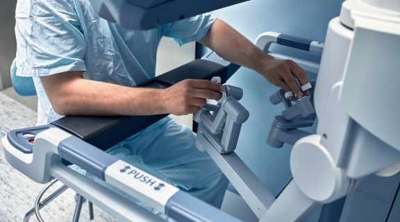 Cirurgia robótica no tratamento de endometriose: saiba como funciona