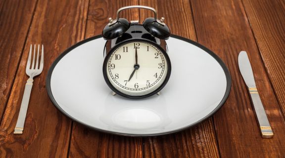 Como começar o jejum intermitente? Saiba o que você pode comer e o que evitar