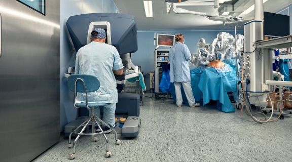 Como é feita a cirurgia robótica e o que esperar do procedimento médico