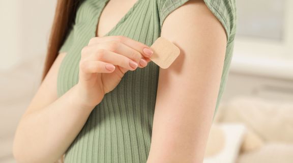 Como usar o adesivo anticoncepcional com segurança e quando trocá-lo