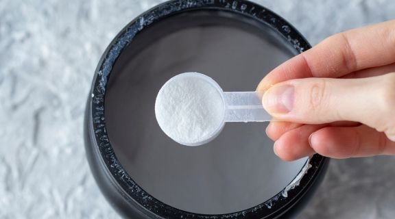 Creatina ajuda no emagrecimento? Entenda seus efeitos e como funciona