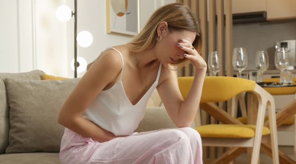 Dor de cabeça na menstruação: causas e como aliviar