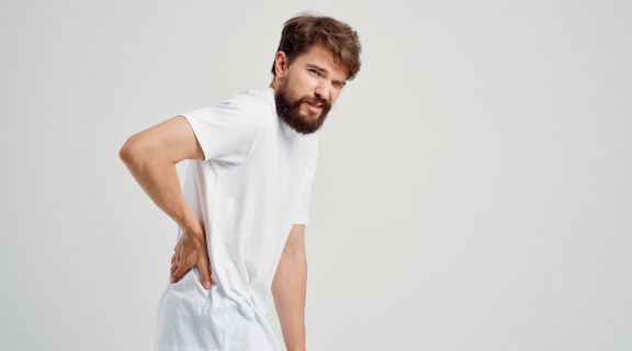   Dor na lombar e no pé da barriga: o que pode ser e quando se preocupar?