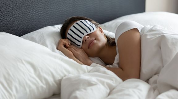 Dormir emagrece? Entenda a relação entre sono e peso e como tirar proveito