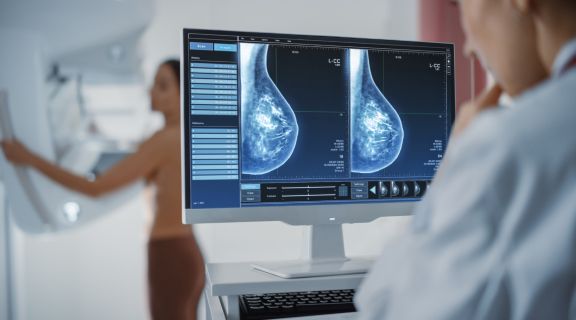 Fiz mamografia e o médico pediu ultrassom: por que isso acontece e o que identifica?