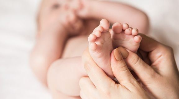 Massagens para aliviar cólica de bebê: um guia para pais