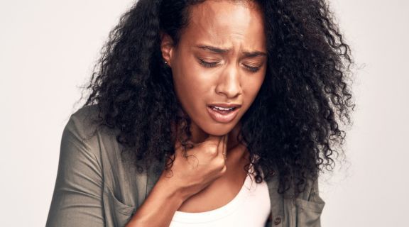 O que causa infecção de garganta? Entenda os tipos de infecção e como se proteger