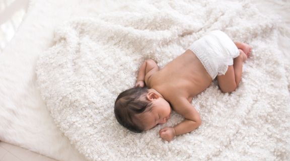 O que fazer quando o bebê está com cólica: orientações que funcionam na prática