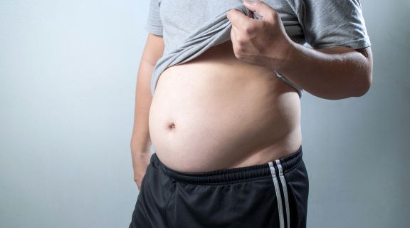   O que pode ser barriga inchada e dura: causas e sinais de alerta