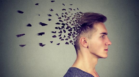 Perda de memória repentina em jovens: o que pode ser e quando se preocupar?
