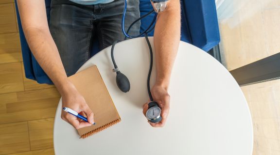   Picos de pressão alta: como identificar e quando procurar o médico