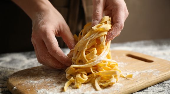 Pode comer macarrão na dieta? O que fazer para não abrir mão da massa
