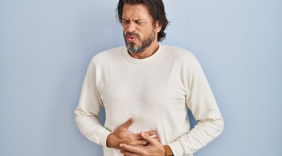 Quais os sintomas de H. pylori e o que fazer para eliminar a bactéria do estômago