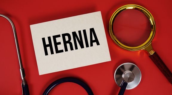 Entenda qual a diferença de hérnia inguinal e abdominal e como identificar