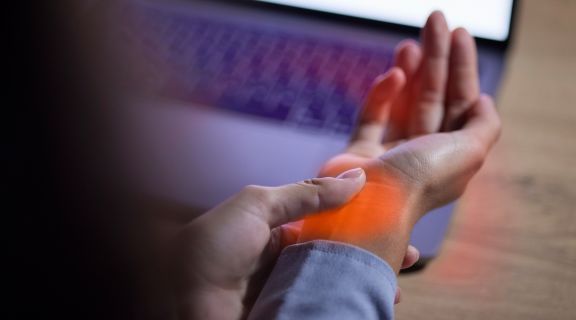 Qual exame fazer para saber se tem fibromialgia? entenda o diagnóstico clínico