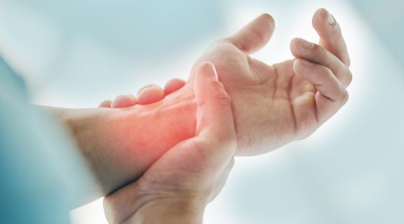 Qual médico detecta fibromialgia? Descubra o especialista certo para o seu diagnóstico