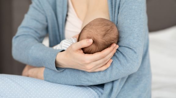 Quem está amamentando pode tomar dipirona? Saiba os cuidados e alternativas