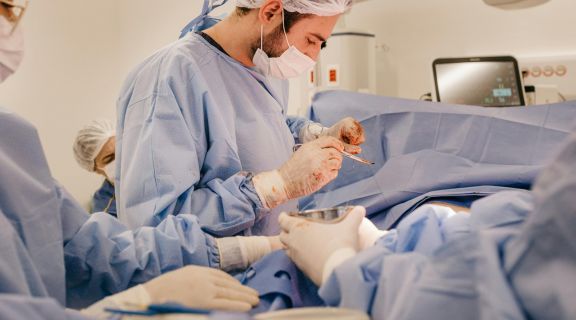 Quem faz cirurgia de vesícula e em quais casos a sua retirada é necessária