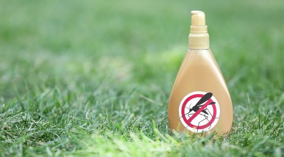 Repelente para bebê: como proteger a pele sensível de insetos com segurança?