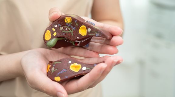 Sintomas de hepatite autoimune: o que observar e quando buscar ajuda médica