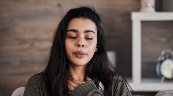 Sintomas de infarto em mulheres: identifique sinais de alerta e fatores de risco 