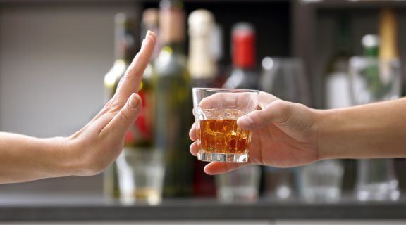 Sintomas de intoxicação por metanol: como identificar os sinais e buscar ajuda