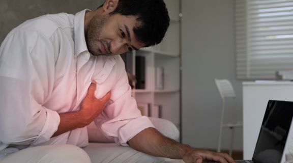 Sintomas de infarto em homens: saiba reconhecer sinais clássicos e atípicos