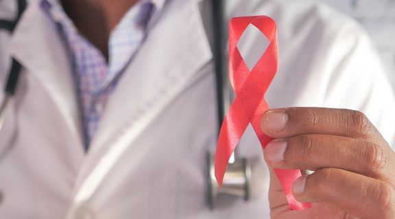 Sintomas de HIV no homem: como identificar e como o vírus é transmitido