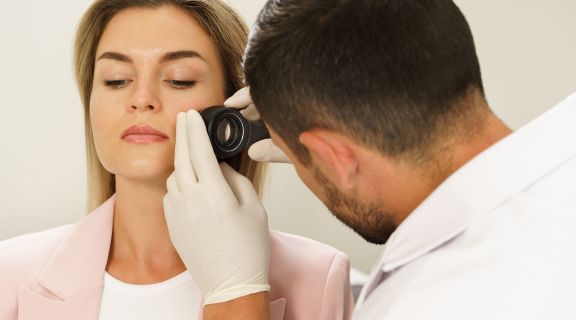 Tipos de câncer de pele no rosto: como identificar os principais sinais tumorais