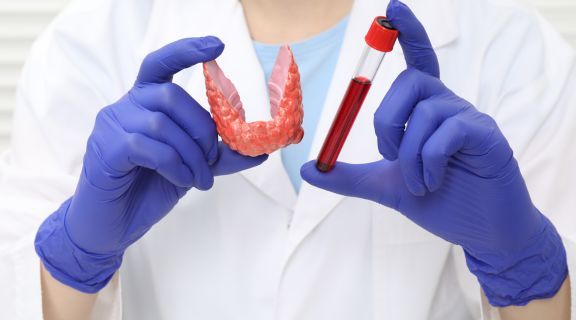 Tireoidite de Hashimoto com TSH normal: entenda os sintomas