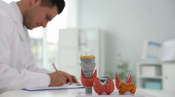   Tireoidite de Hashimoto é hereditária? entenda a relação genética