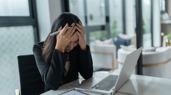 Topiramato para enxaqueca: entenda como funciona o tratamento e riscos