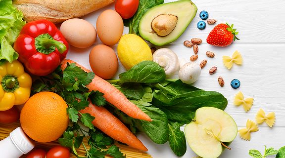 Crudivorismo: entenda sobre a dieta baseada em alimentos crus, seus benefícios e riscos