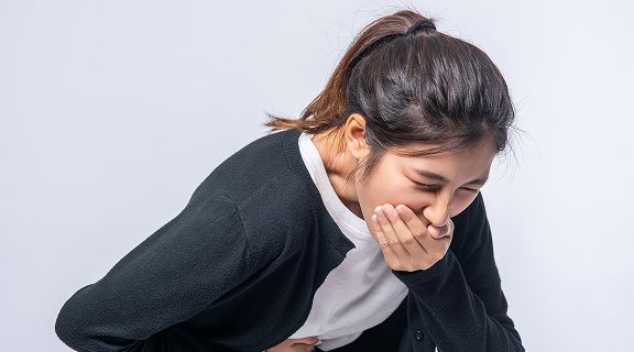 Vômitos: causas, sintomas associados e tratamentos
